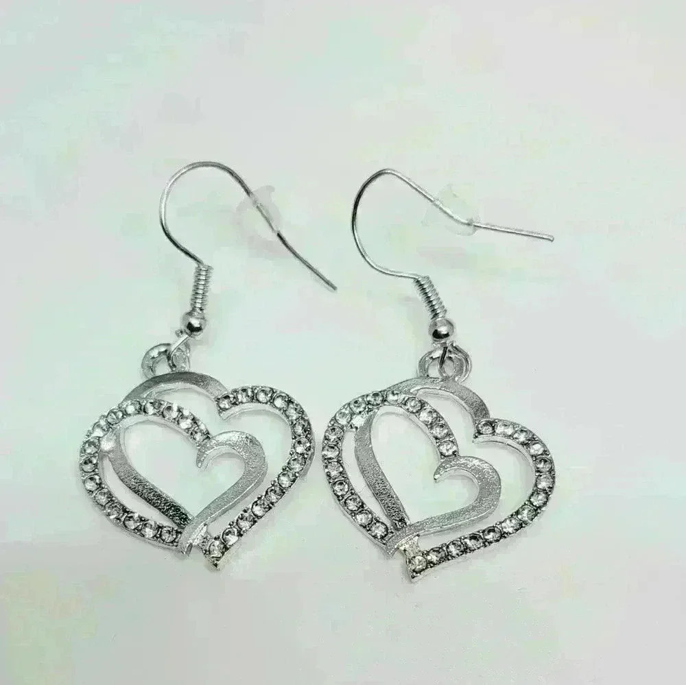 NWOT Beautiful Double Heart Necklace and Earrings Set w/Gift Box - Picture 2 of 7